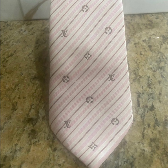 100% Authentic Louis Vuitton tie - Picture 2 of 3